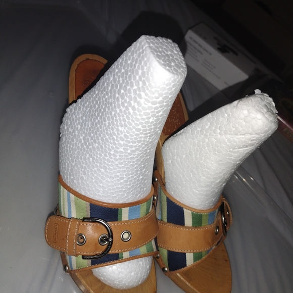 Coach - Picture 5 of 9